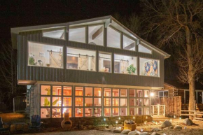 Historic Lake Cabin with Mountain Bikes and Kayaks!